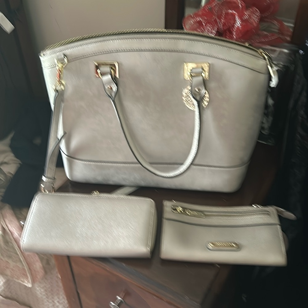 Anne Klein Shoulder bag